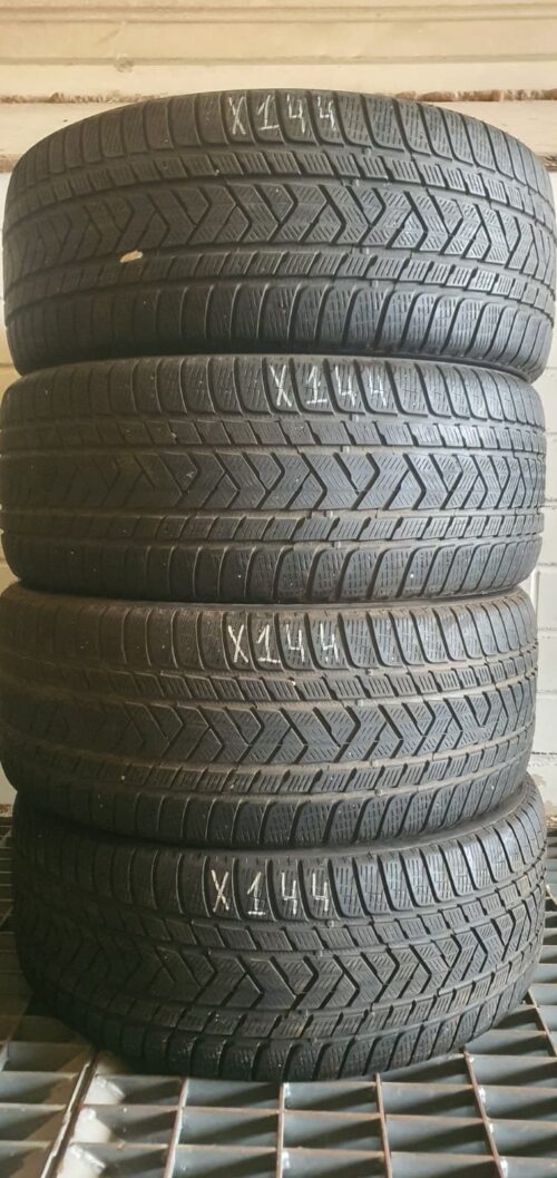 2x Winterreifen Pirelli Scorpion (RSC) 285/45 R21 113V Dot2722 4,5-5mm X144 - Image 1