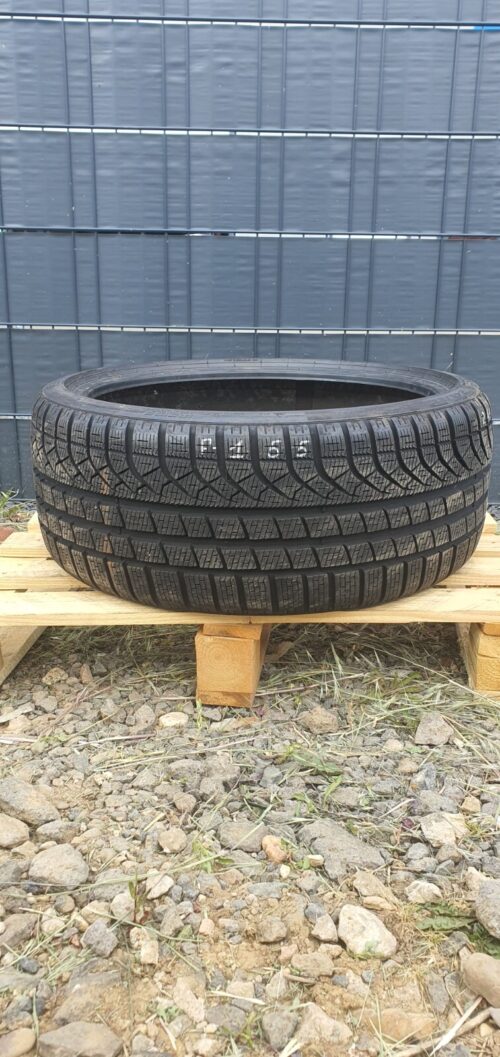 1x Winterreifen  PIRELLI P Zero Winter 245/35 R20 91V (MIL) DOT22  7,9mm F155 - Image 1